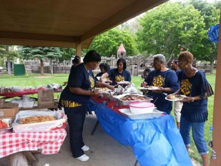 At the table: Susan Thomas ( inside pavillion). Outside the pavillion (left to right) Dee Roberts, Aunt Loretha Roberts, Shante and Cousin Sharon and her granddaughter are at the back of the line.