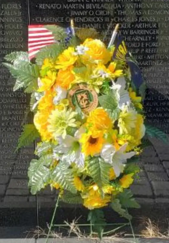the pleiku mp association's wreath at the vietnam veterans memorial
